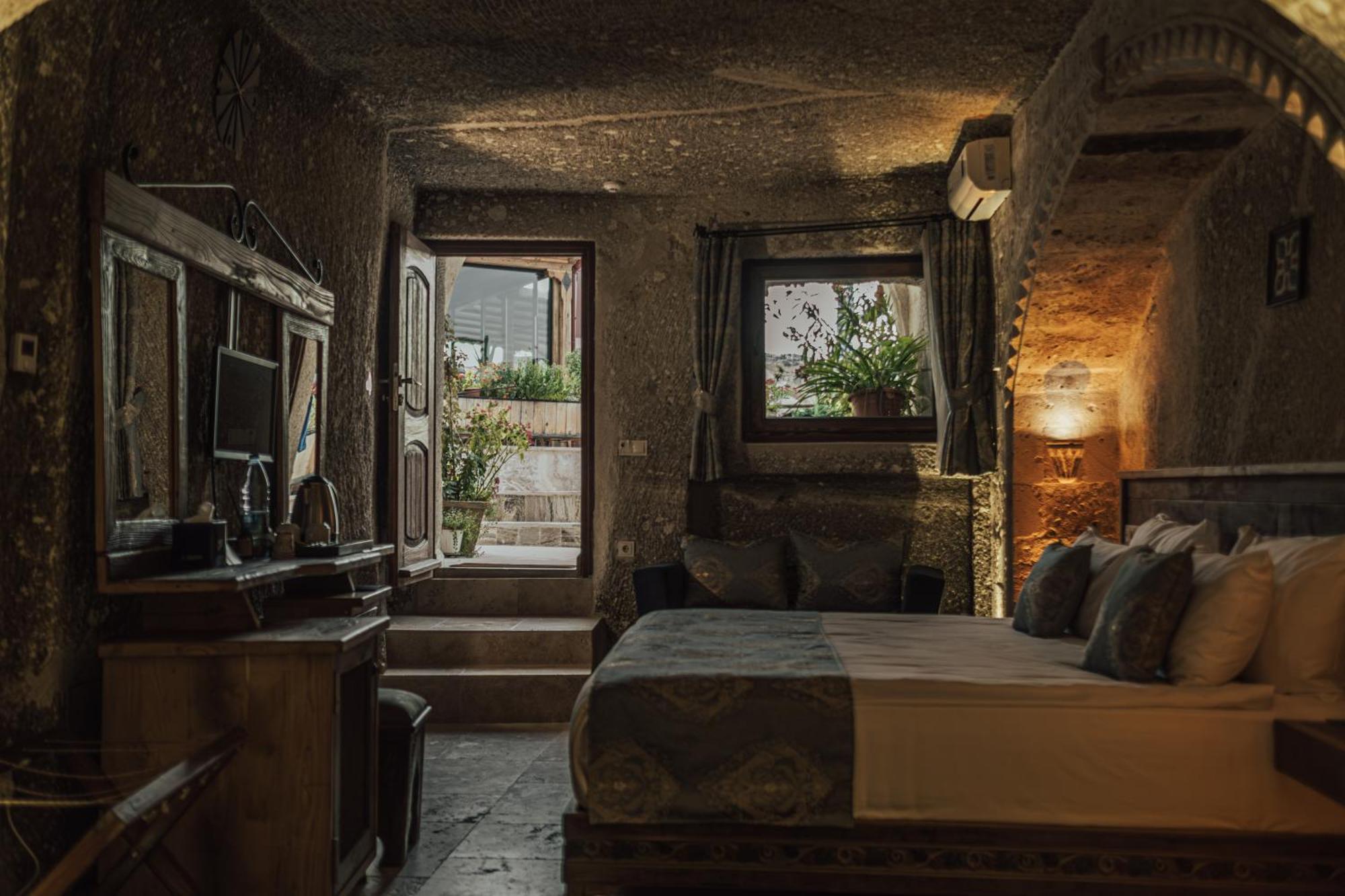 Sah Saray Cave Suites Halal Hotel Göreme Exteriör bild
